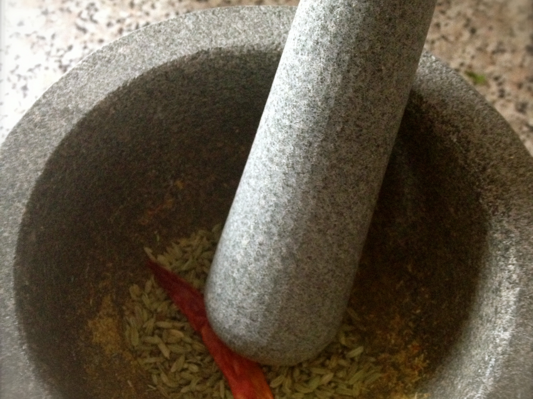 Rezept Vorspeise: Tomatochino Süppchen mit Mandel-Basilikum-Schaum und ...