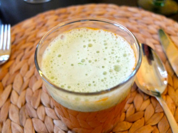 Rezept Vorspeise: Tomatochino Süppchen mit Mandel-Basilikum-Schaum und ...